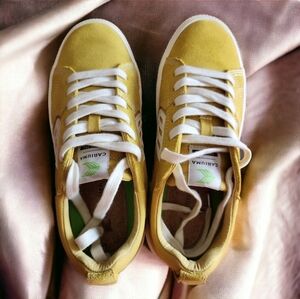 Cariuma women's sz 8